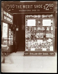 Ein Schaufenster der International Shoe Co., New York, 1905